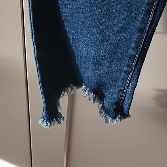 sofia by sofia vergara Dark Indigo Cropped Raw-Hem Skinny Jeans With Raw Hem - Picture 3 of 6